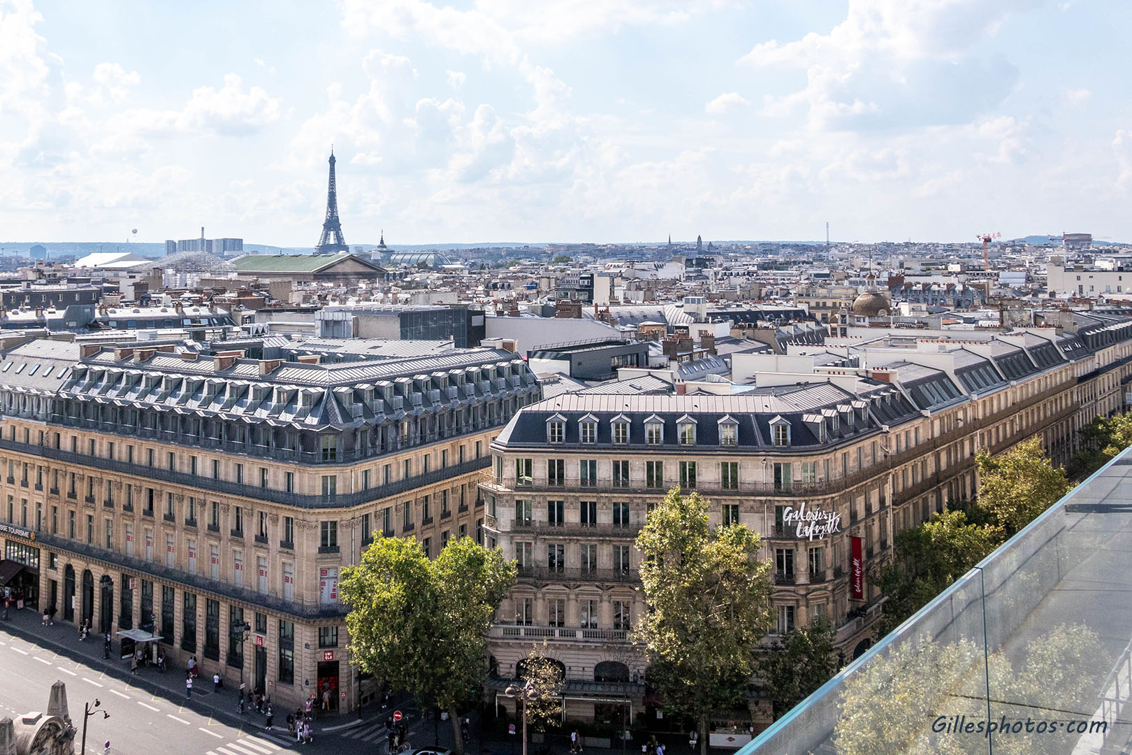 Vue sur PARIS de la terrasse des nouvelles Galeries Lafayette